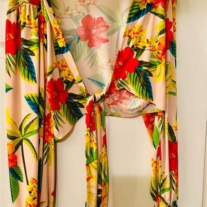 Bar III Plus Size Macy's Hibiscus Jungle pants and halter top.  Size 2x